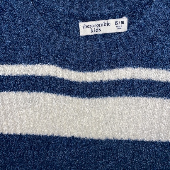 Cream and Blue Abercrombie Kids Sweater 15/16 - Picture 3 of 3